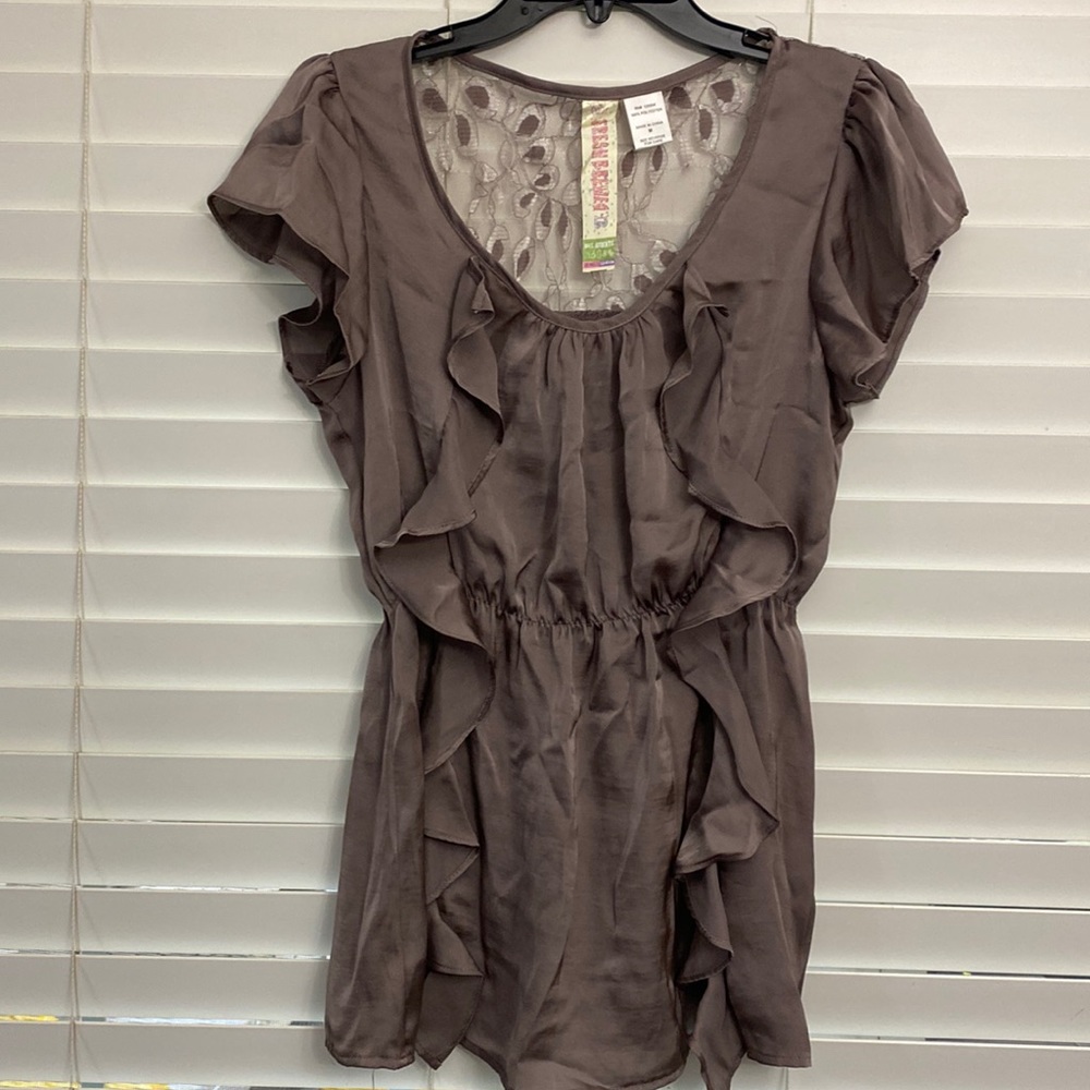 Fresh brewed Ruffle top with lace detail on back size medium
